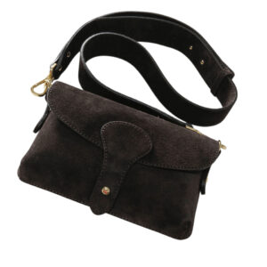 Mała damska zamszowa listonoszka Czekolada przez ramię